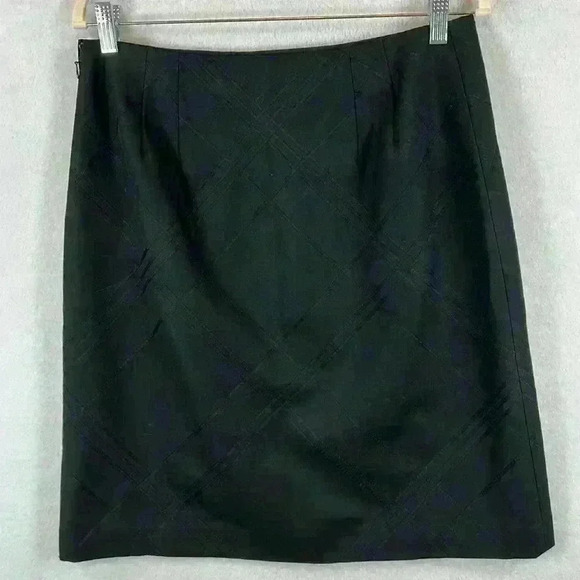 Ann Taylor Women’s Pencil Skirt Size 10 Black w/Pattern - Picture 2 of 8